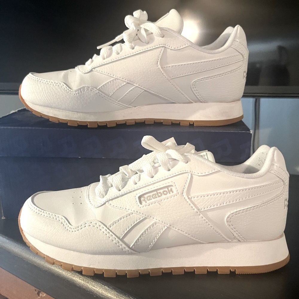 Reebok size 6 all white sneakers